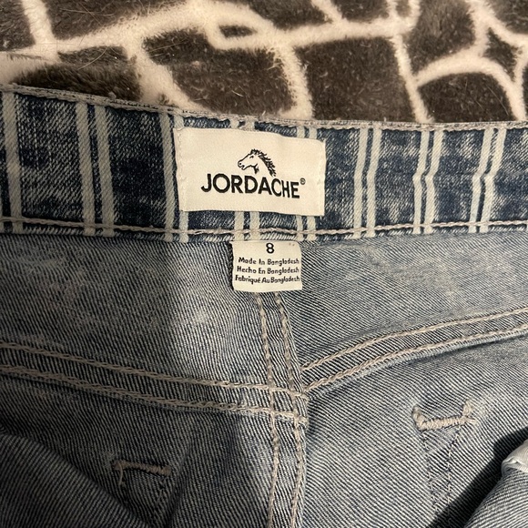 Woman’s Jordache stripped shorts - Picture 3 of 3